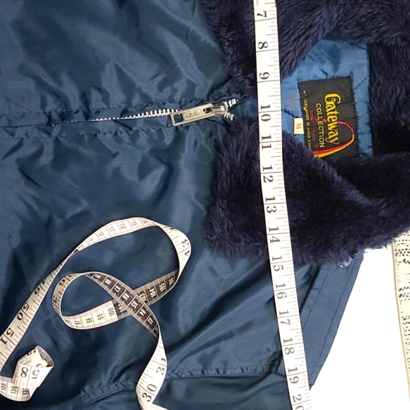 Vintage Gateway Collection Saint Louis bomber jacket. Faux fur collar. Size M. - Picture 13 of 13